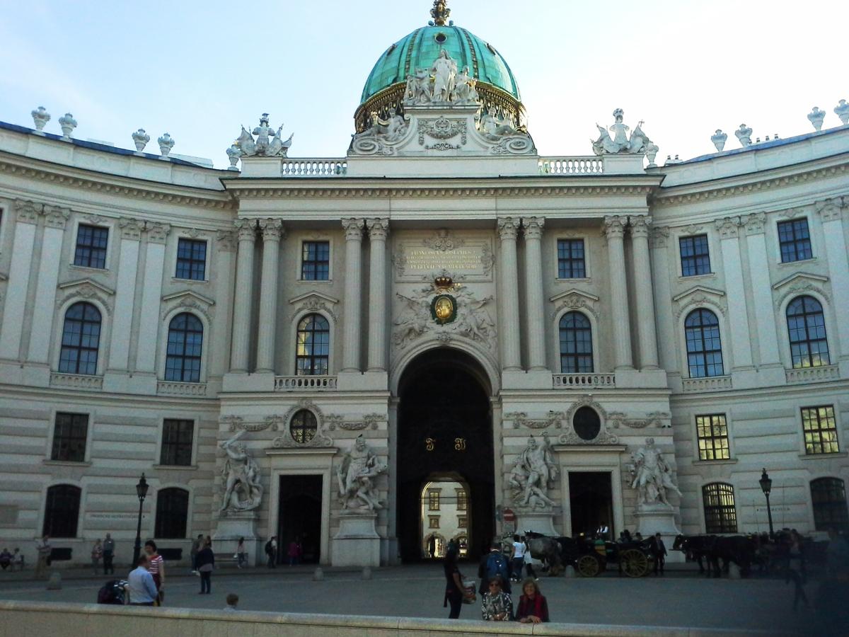 Fachada principal en Michaelerplatz