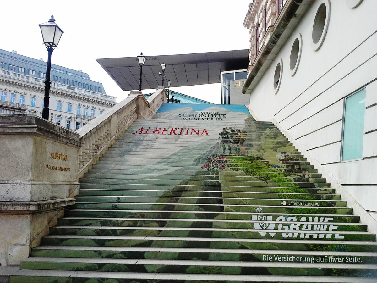 Las escaleras decoradas del Albertina