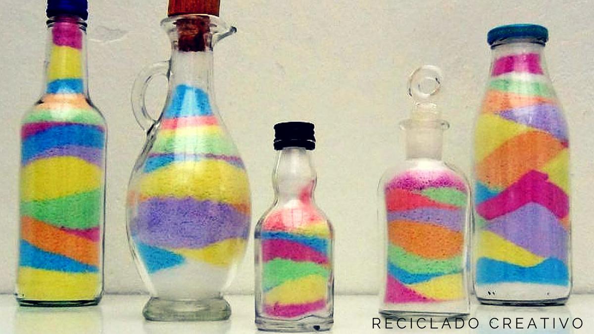 Taller de reutilización de botellas de cristal con sal y tizas de colores