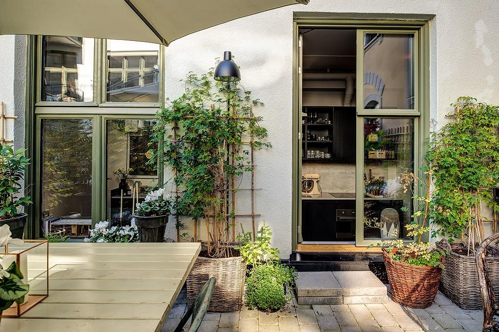 Cocina en el pasillo; Un precioso recorrido por un "apartamento tubo".