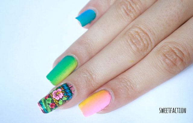 Manicura con diseño de uñas tropical reverse stamping MoYou London