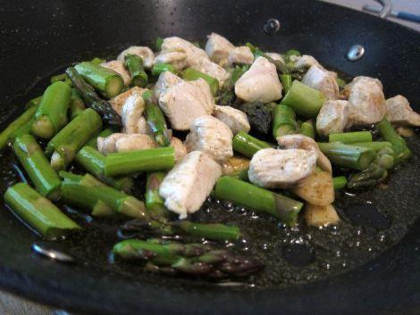 arroz-con-esparragos-setas-y-pollo