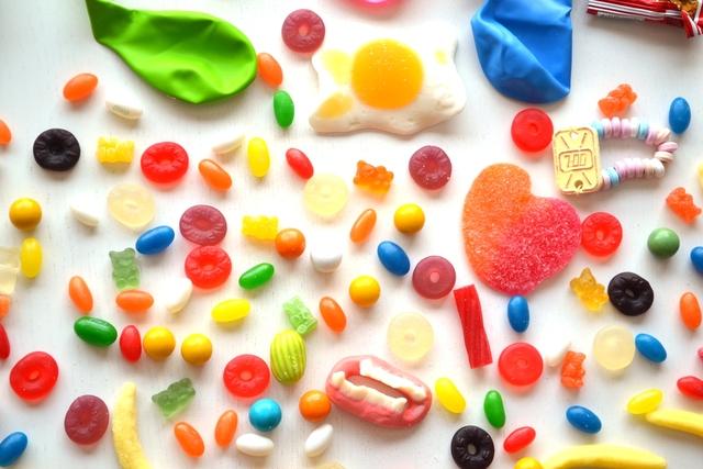  photo cuadros hechos de gominolas y golosinas 3_zps5qr7vpmz.jpg