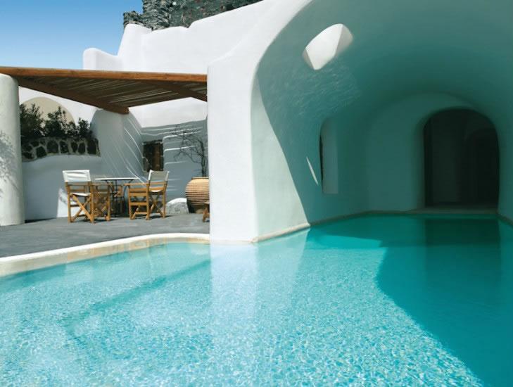 HomeLifeStyle-Hotel-Perivolas-Grece-Pool-room