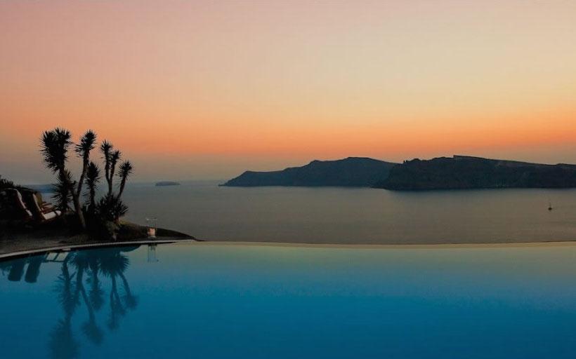 HomeLifeStyle-Hotel-Perivolas-Grece-Pool-night