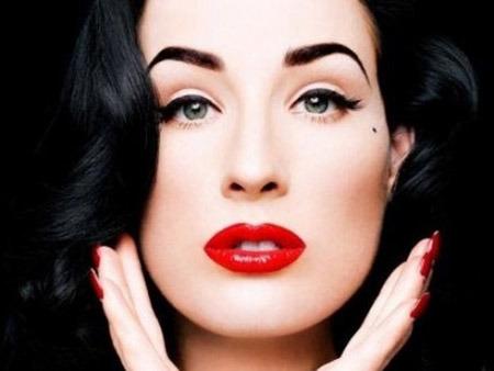 dita-von-teese-delineado-de-ojos