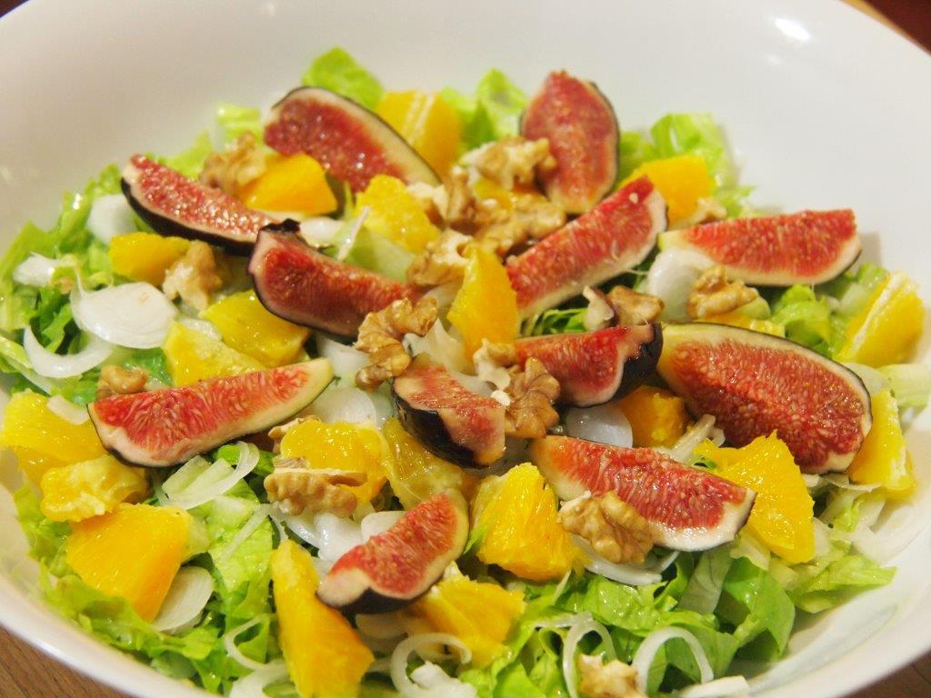 Ensalada lechuga higos naranja