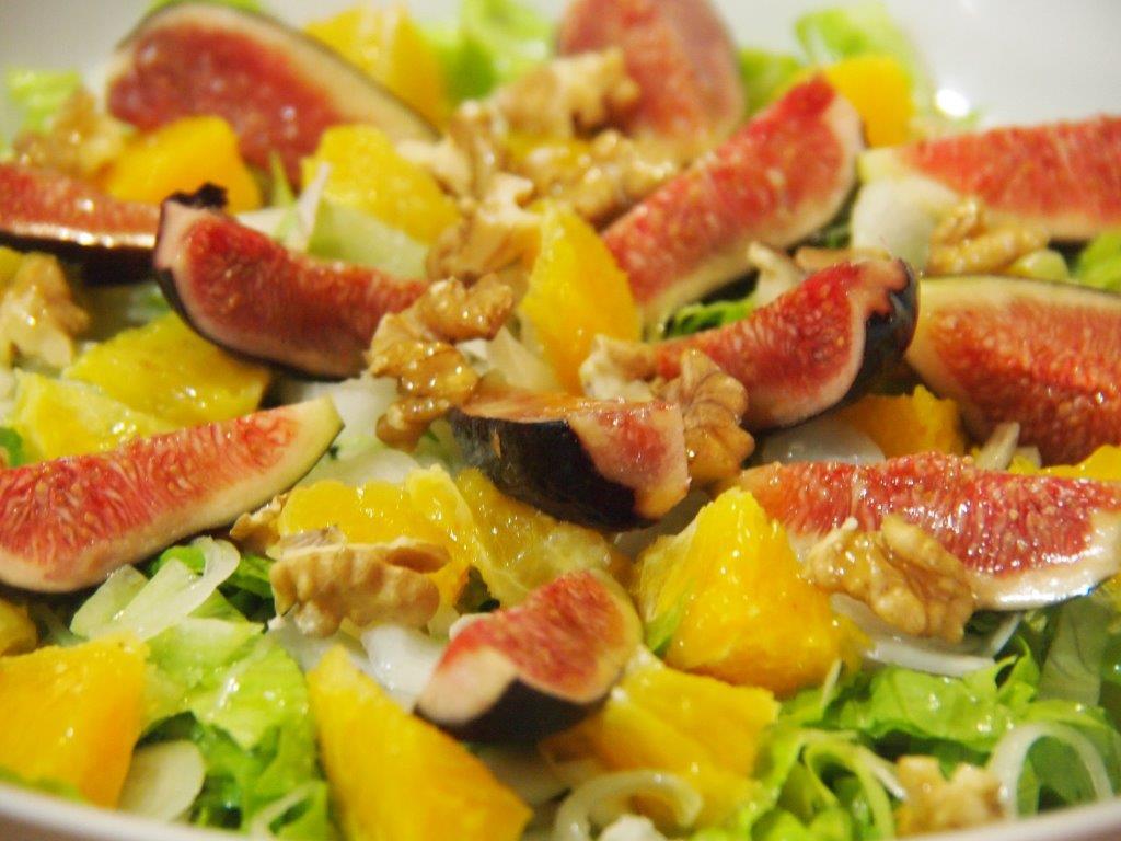 Ensalada lechuga higos naranja
