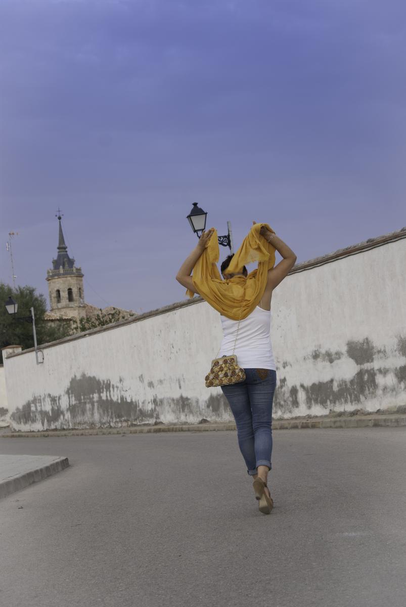 by la amiga de una amiga