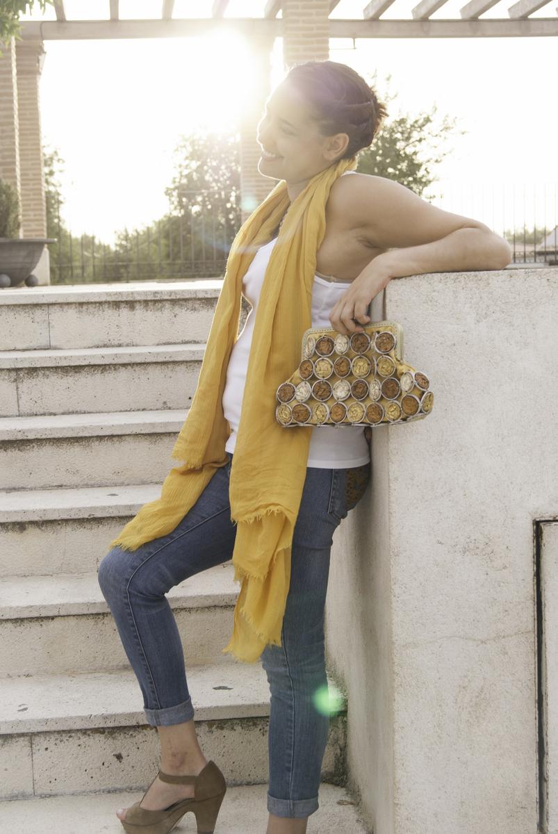 by la amiga de una amiga