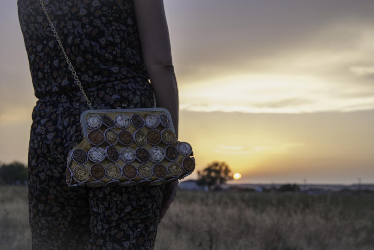 by la amiga de una amiga