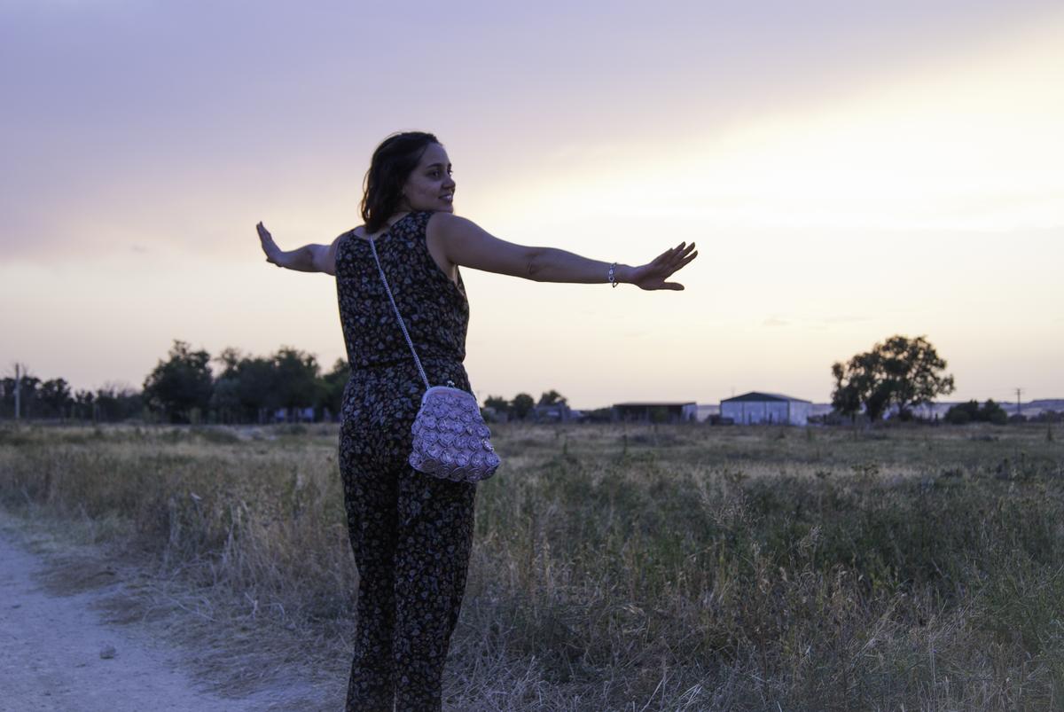 by la amiga de una amiga