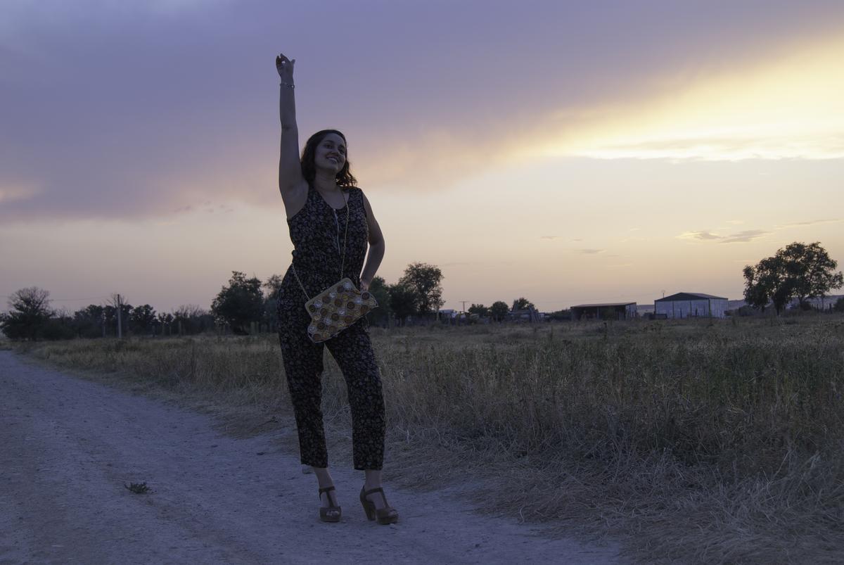 by la amiga de una amiga