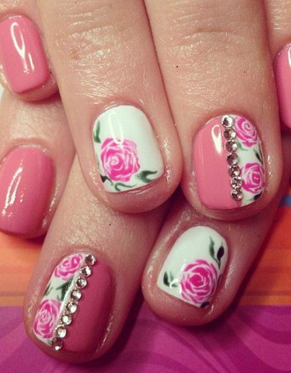 uñas rosa y blanco con accesorios