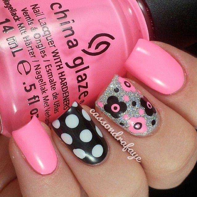 uñas rosadas con blanco y negro