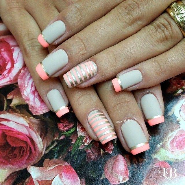 uñas rosadas con cintas