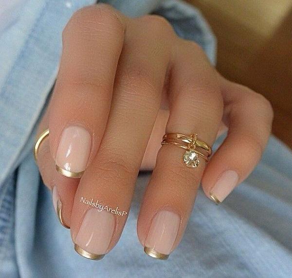 uñas rosadas con dorado