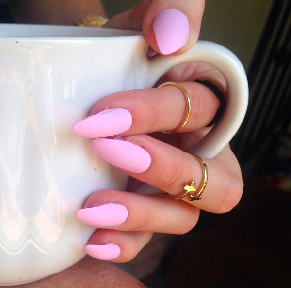 uñas rosadas esculpidas