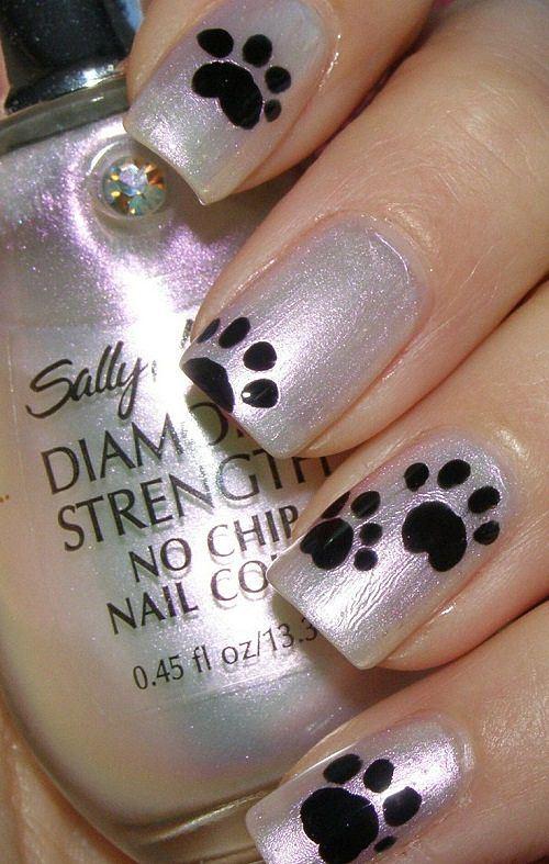 uñas grises con huellas