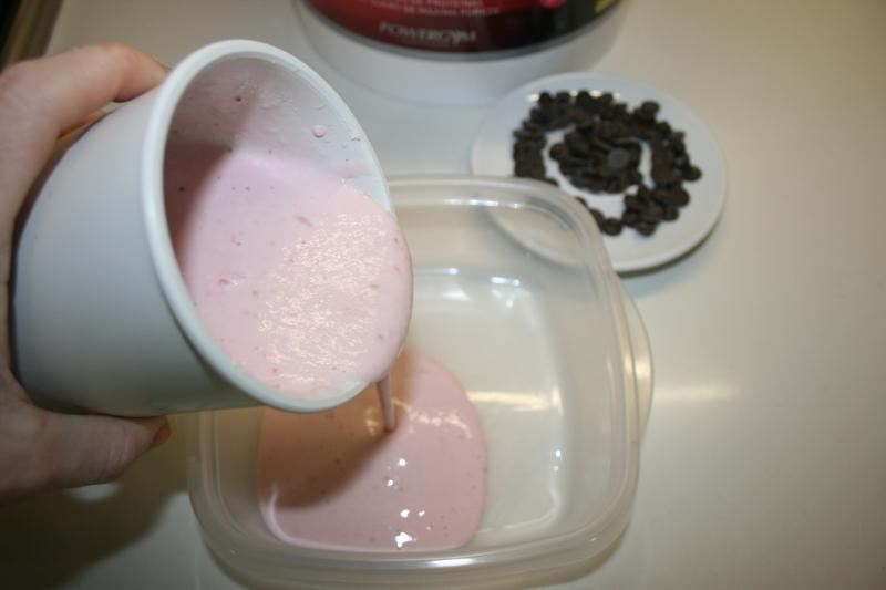 04. Recetas fitness con ingredientes para sorbete vertidos en taper