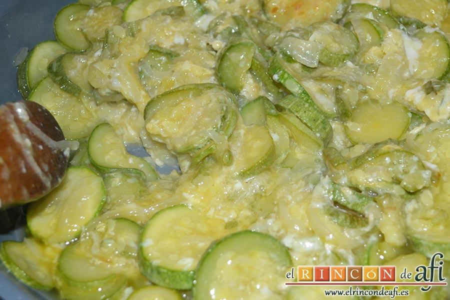 Zarangollo, una vez cuajados los huevos lo retiramos del fuego