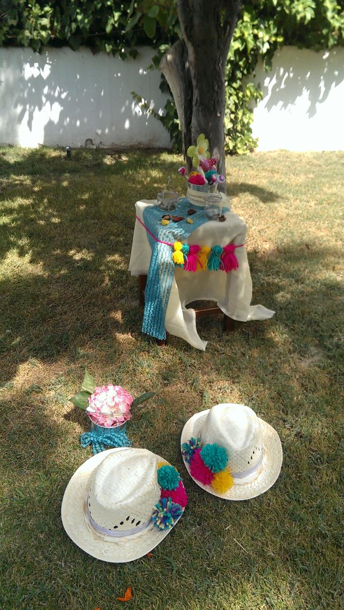 Con una mesa bien vestida se puede crear un rincón muy colorido...