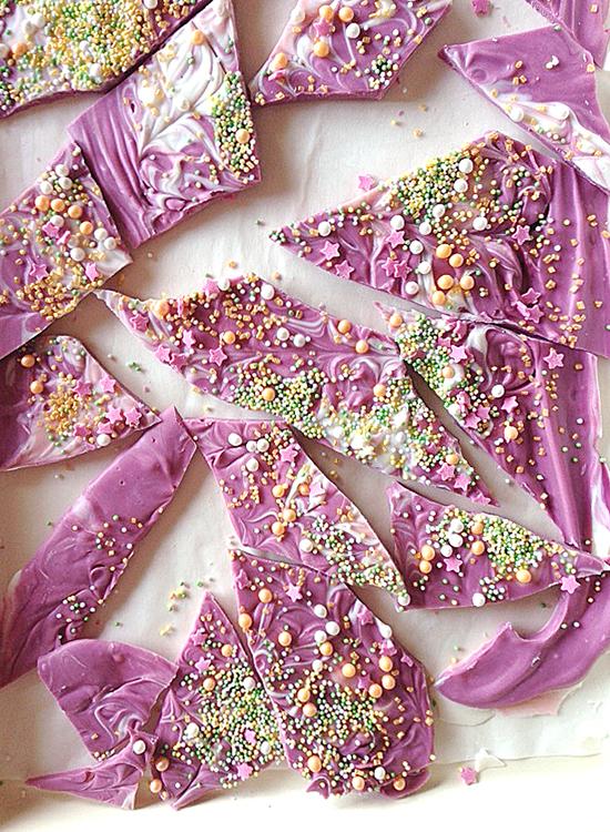 decoraciones-de-chocolate-tarta-happy-12