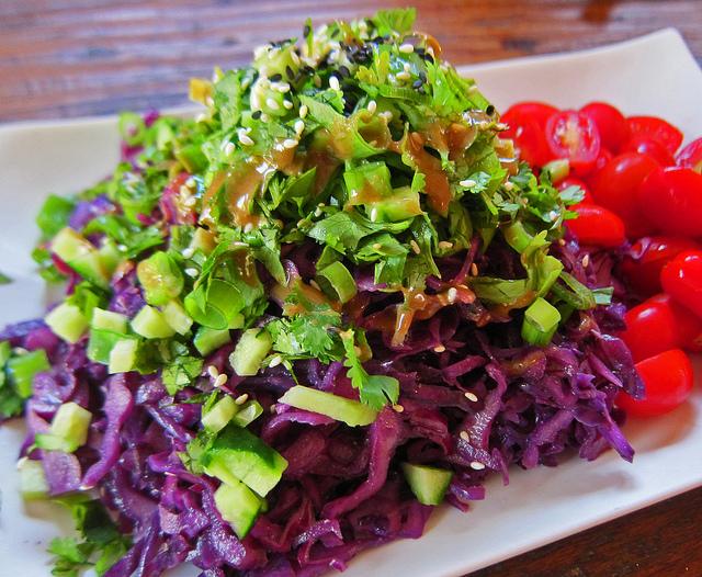 Ensalada de col por Kirk K (flickr)
