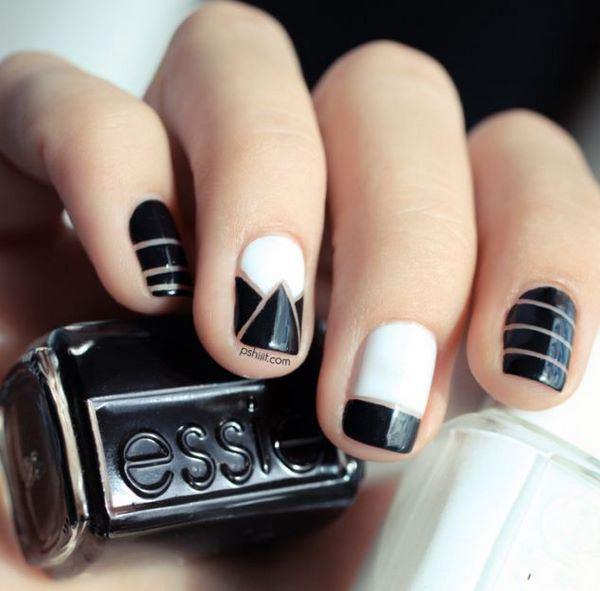 diseño de uñas blanco y negro con cintas
