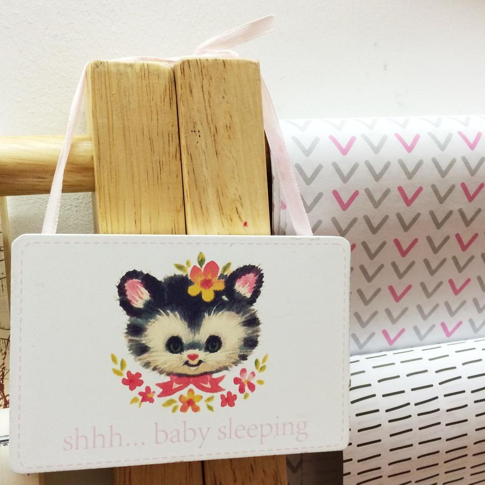 cartel_madera_baby_sleeping_girl_maowdesign©