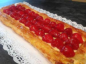 Tarta de Hojaldre con fresas y crema pastelera