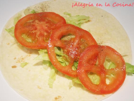 wrap de bonito del norte con lactonesa de cebollino