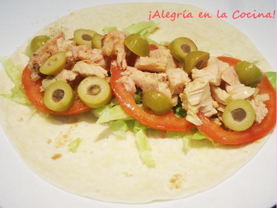 wrap de bonito del norte con lactonesa de cebollino