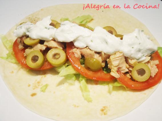 wrap de bonito del norte con lactonesa de cebollino