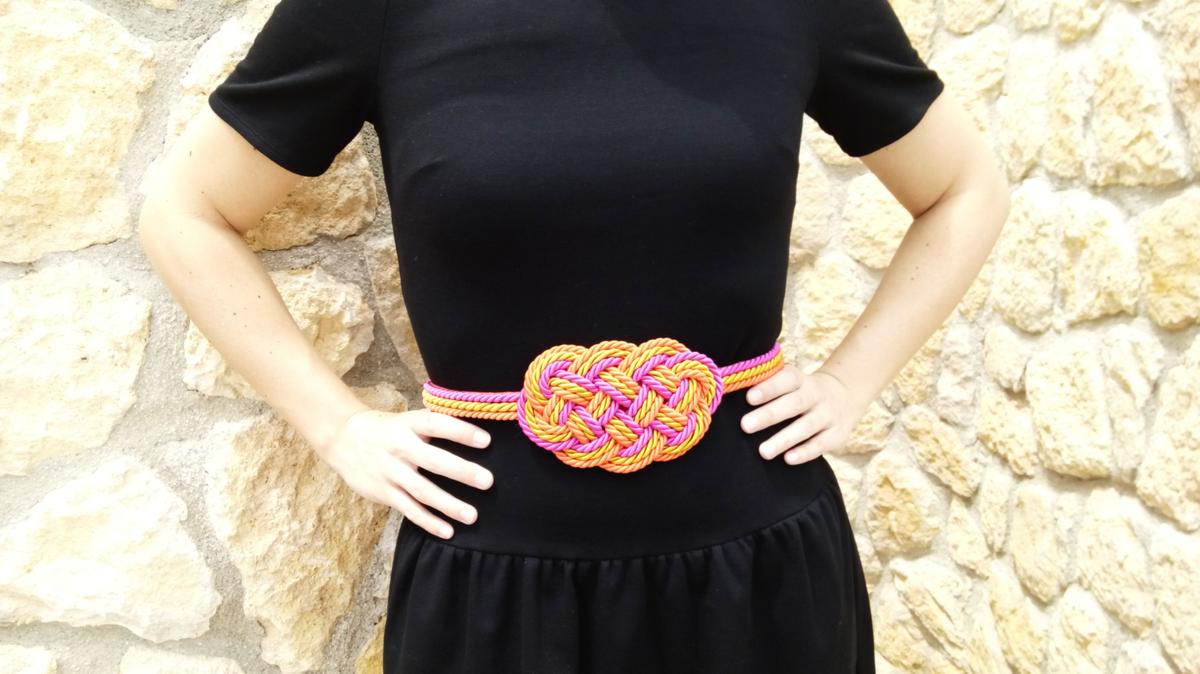 Cinturón con nudo chino de ocho puntas (delantera)