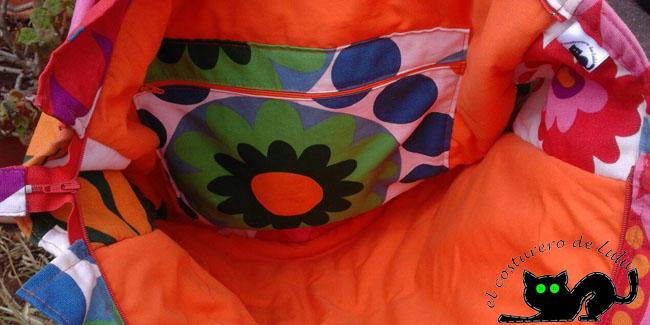 Interior de mi bolso playero