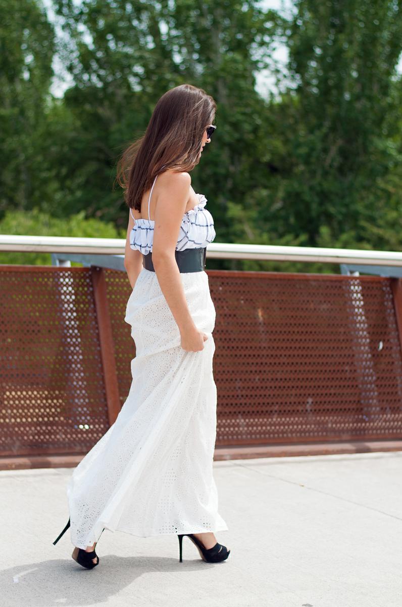 look-chic-con-falda-larga-blanca