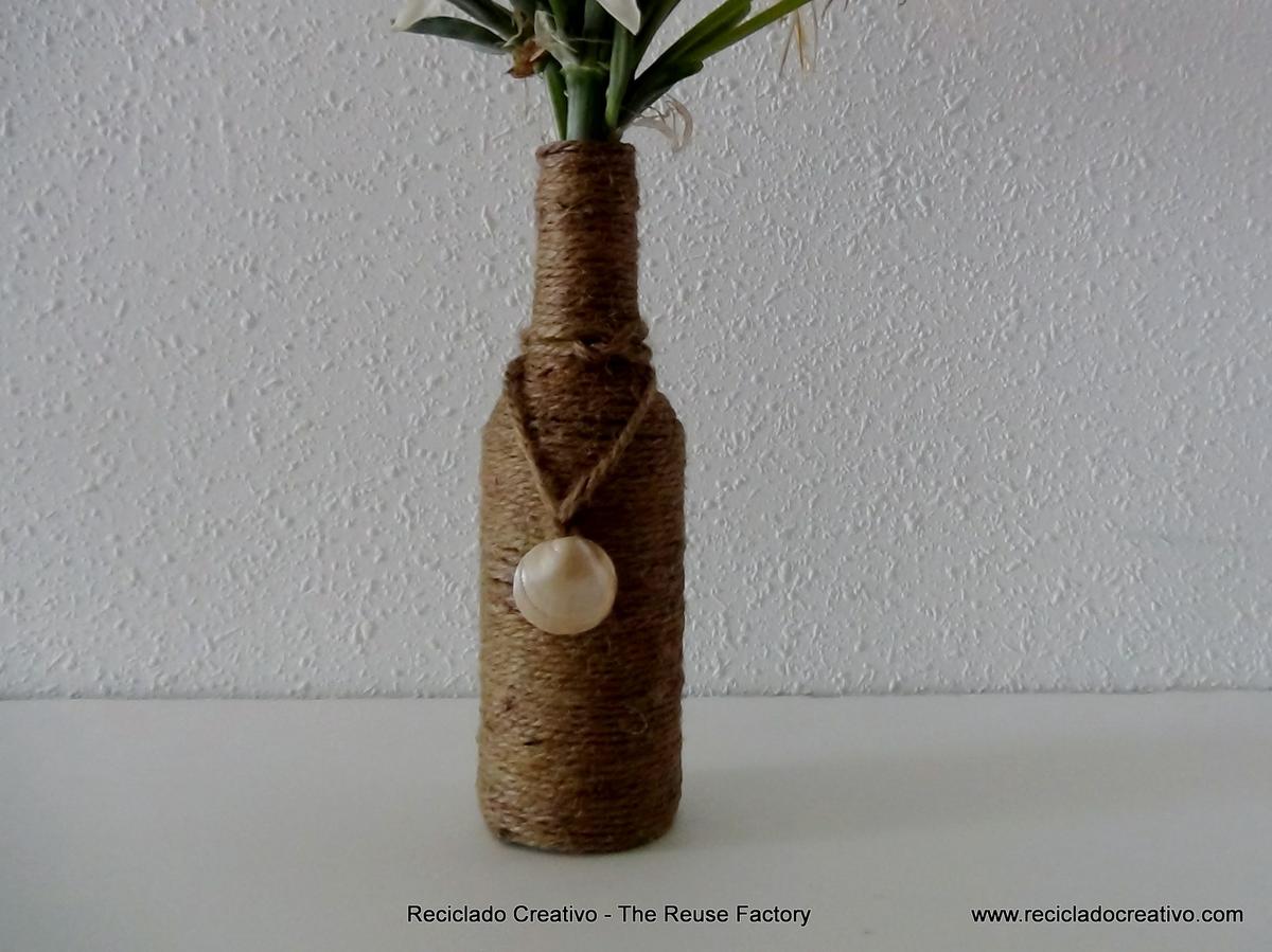 How to recycle a glass bottle Cómo reciclar una botella de cristal. The Reuse Factory. Reciclado Creativo