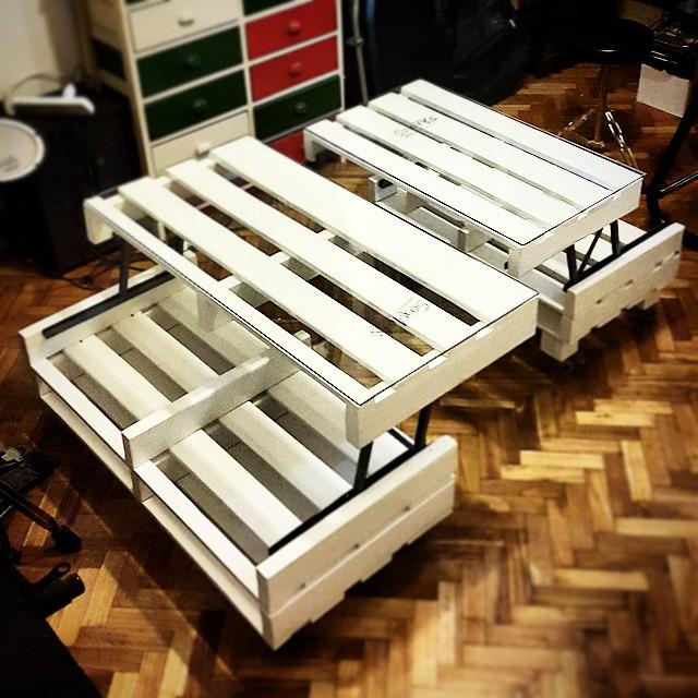 Cómo hacer una mesa elevable con palets