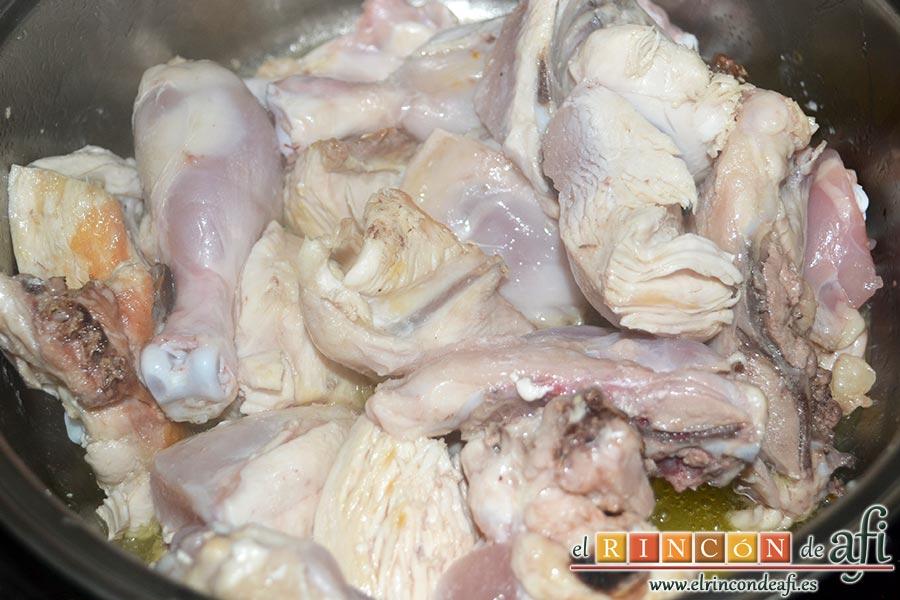 Pollo al cava rápido, los vamos dorando hasta que estén ligeramente dorados