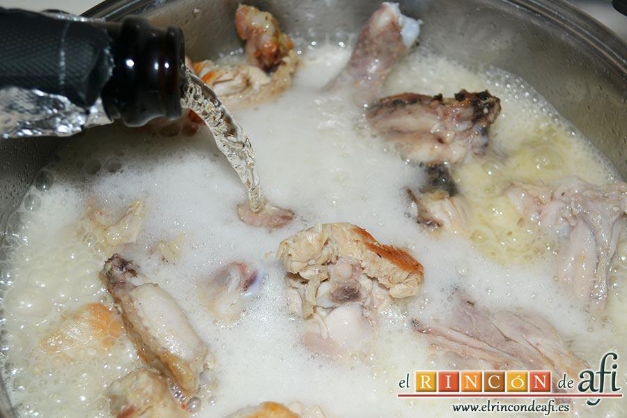 Pollo al cava rápido, añadimos la botella de cava
