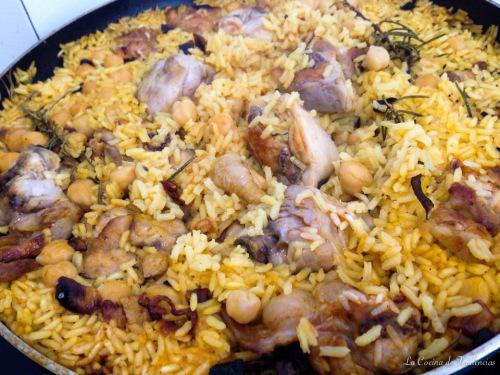 arroz con pollo y conejo