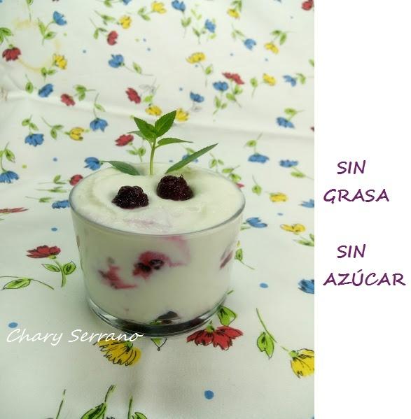VASITOS DE MOUSSE DE QUESO Y MORAS, SIN GRASAS NI AZÚCARES