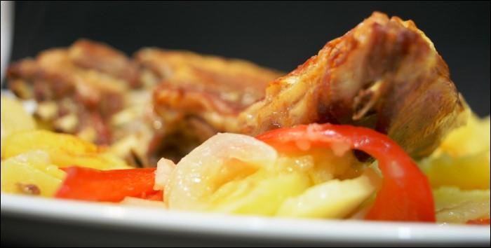 Churrasco-de-lechal-con-patatas-panadera-final