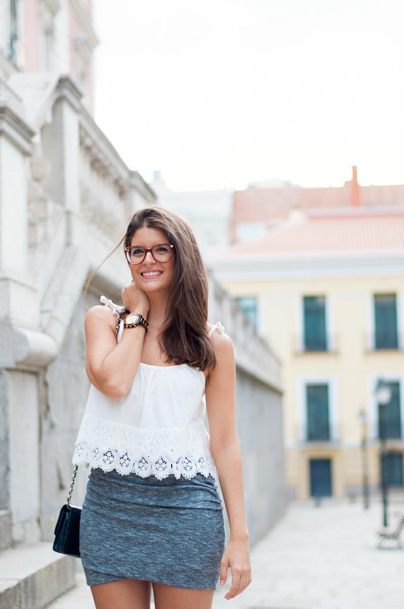 look-con-falda-ajustada