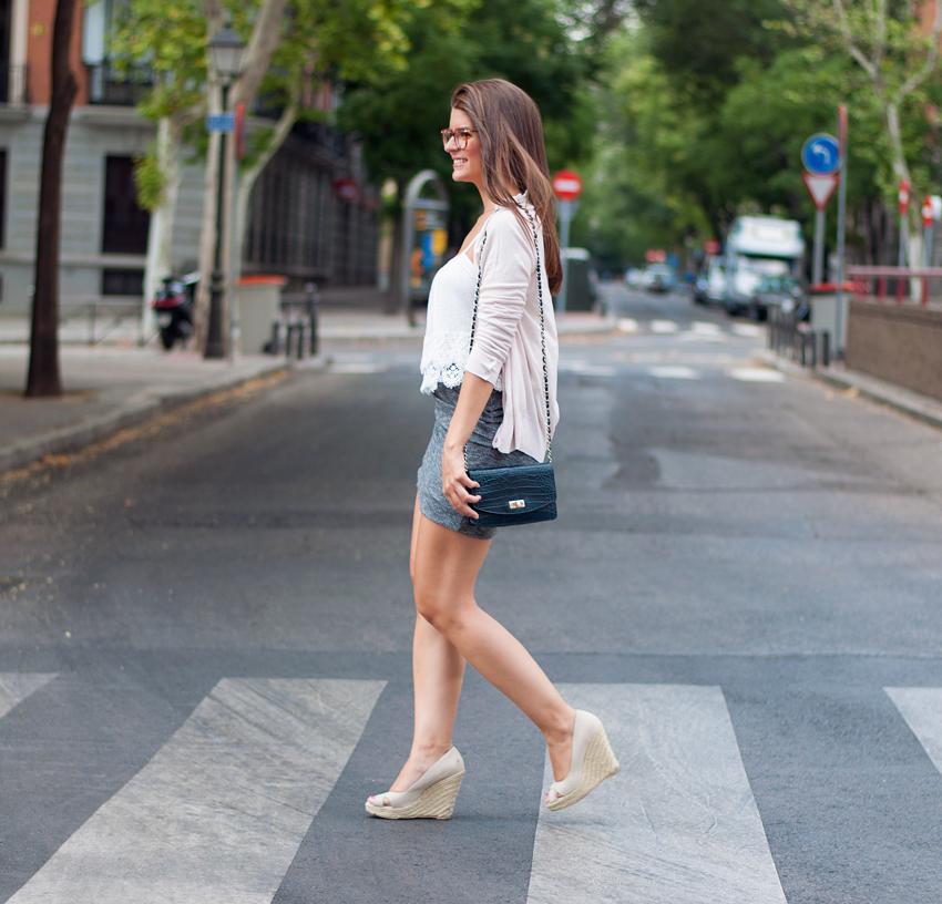 look-con-falda-ajustada