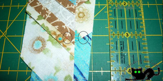 Marcamos el punto por el que después sujetaremos con alfileres