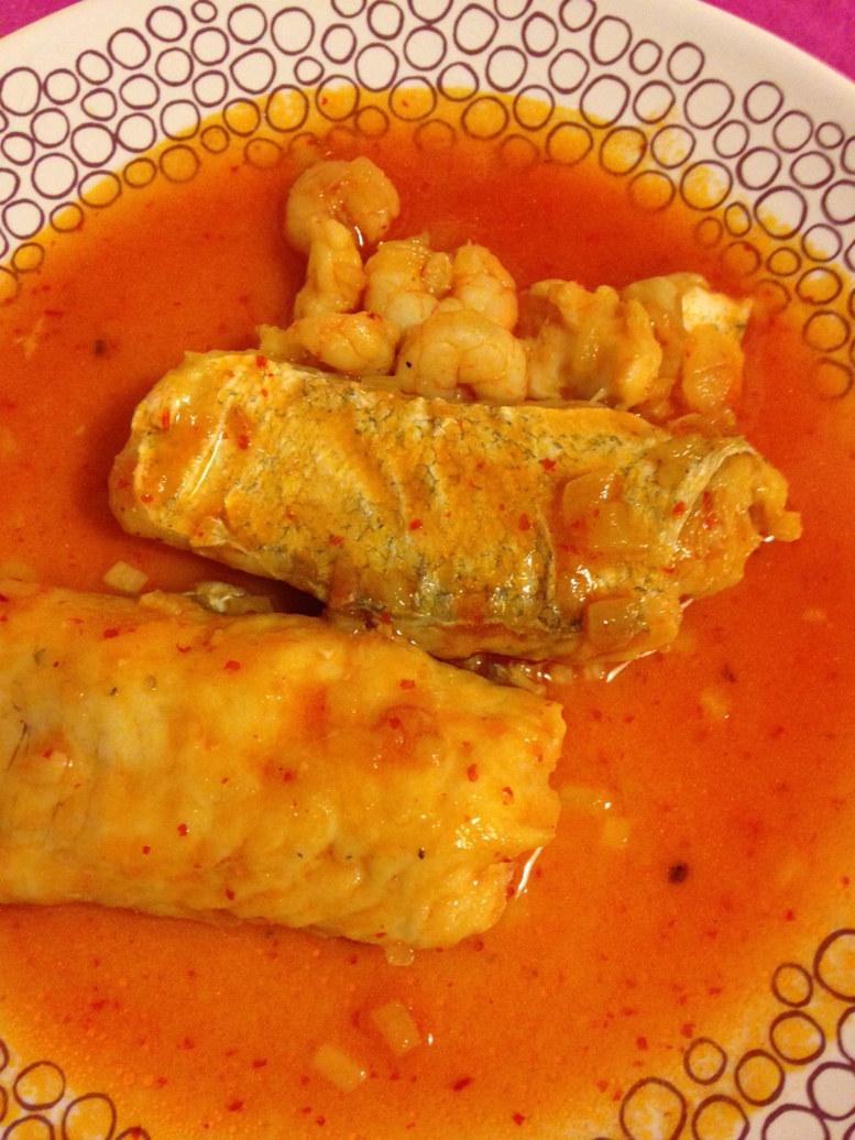 Ventresca de merluza con salsa de tomate