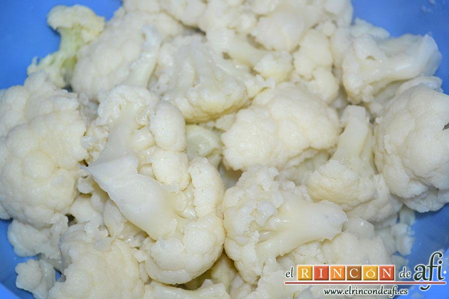 Coliflor gratinada, cuando la coliflor esté tierna la escurrimos