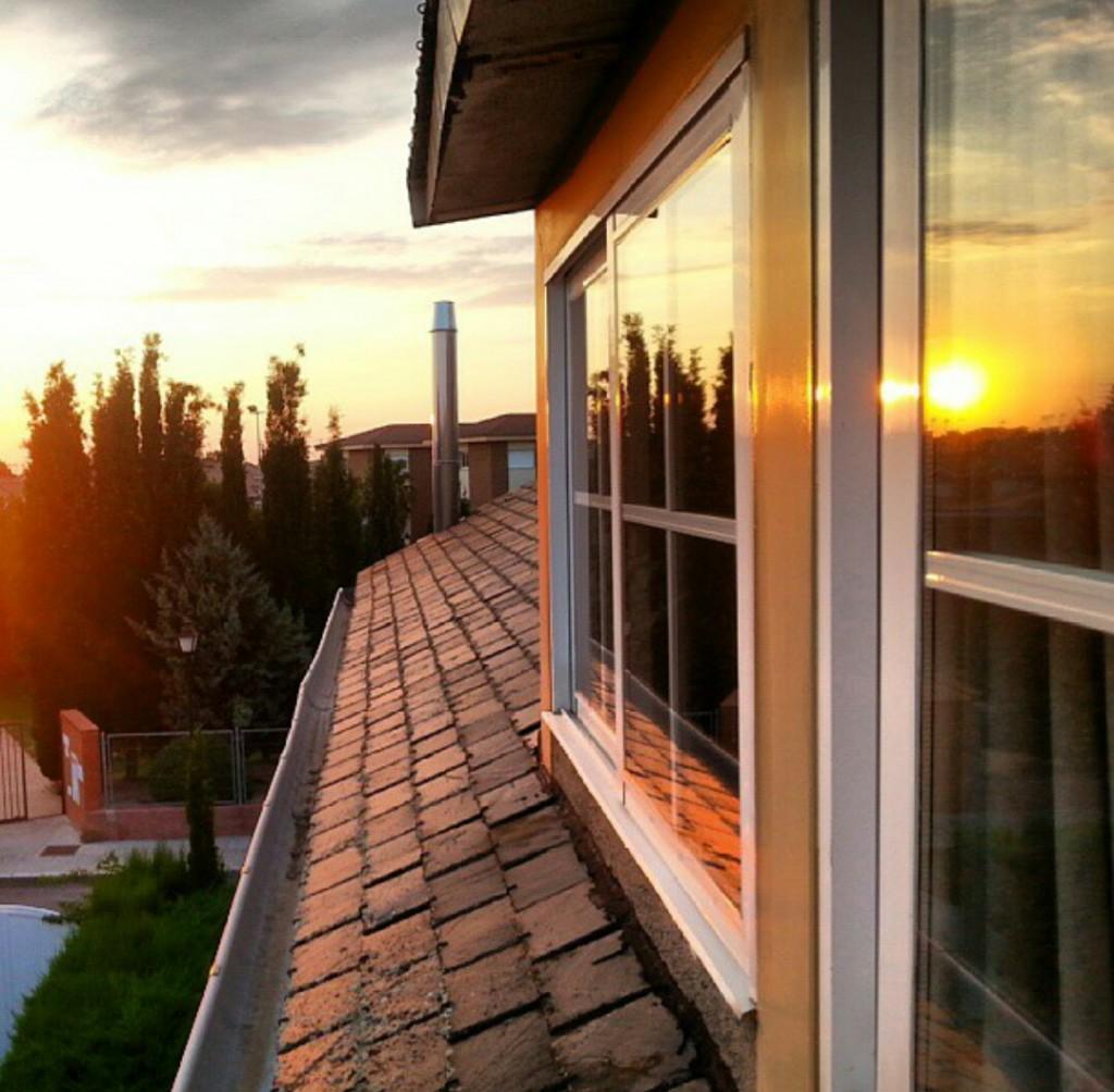 Ventana-Atardecer-Luces-Sombras